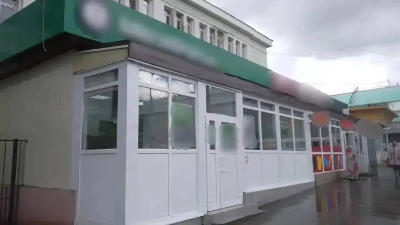 В Саратове снесут большой ларек у входа в вокзал